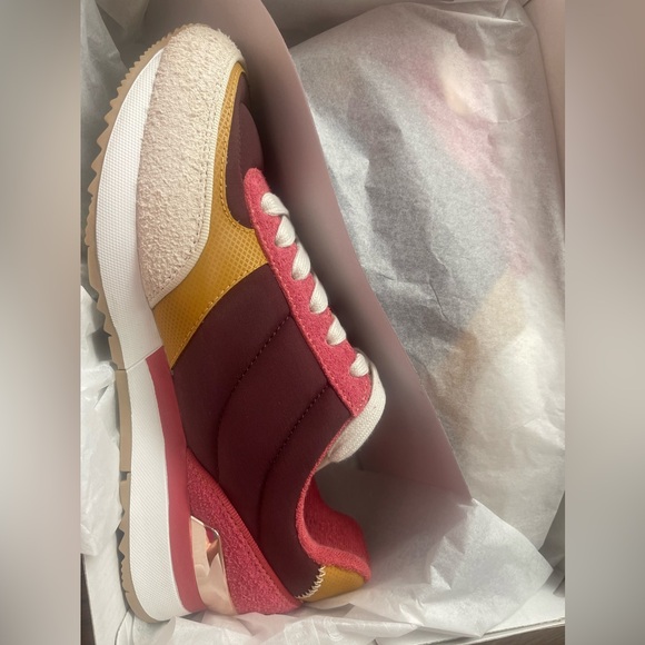 Gorgeous comfy MK sneaker, size 7. NWT - Picture 6 of 10